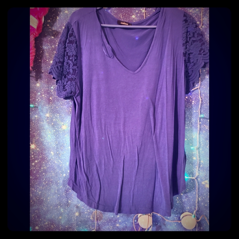 Tshirt w lace sleeves